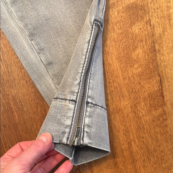 Stylish Gray Slimming Jeans with Ankle zipper detail - Picture 2 of 8